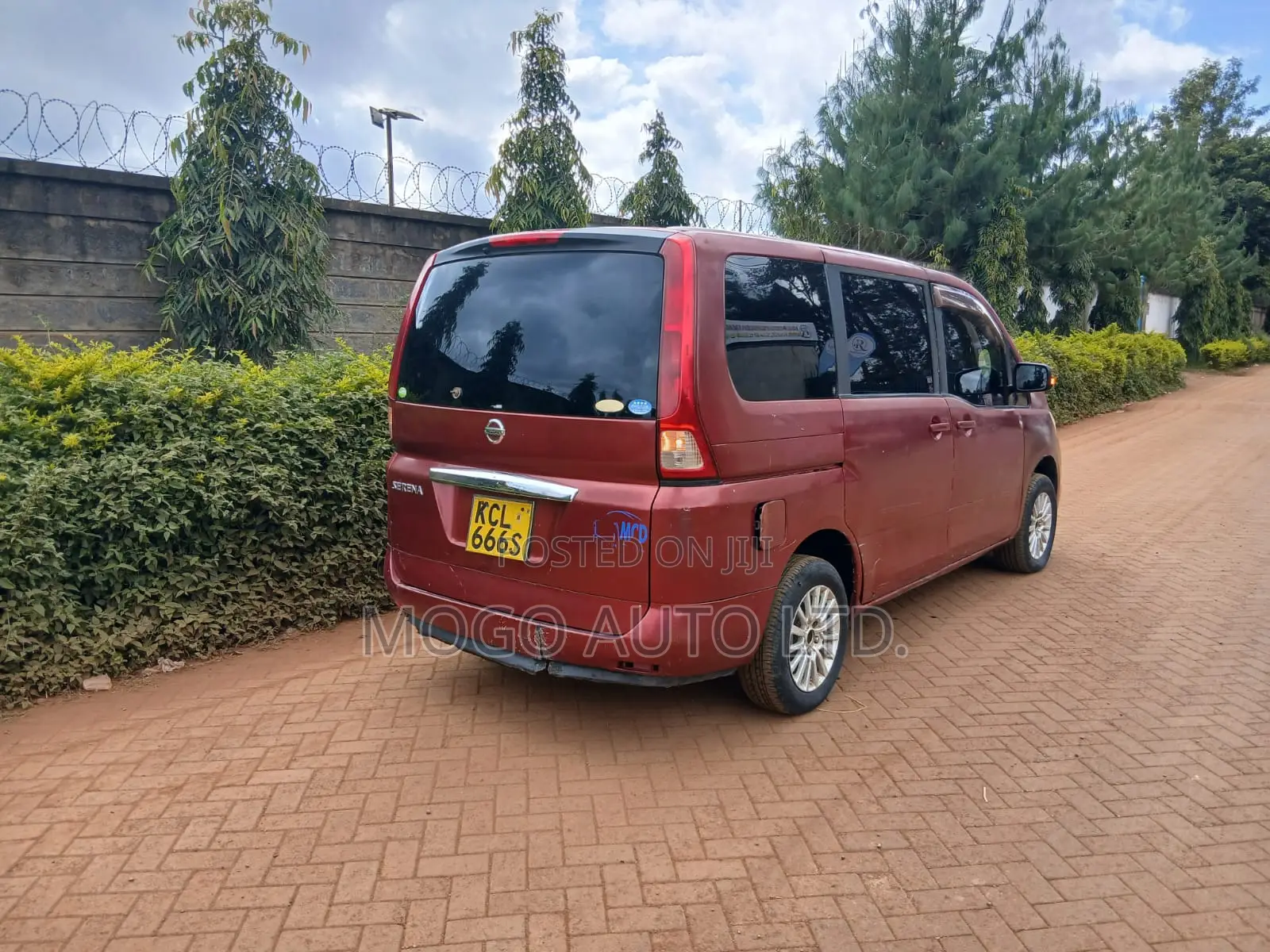 Nissan Serena 2010 Red