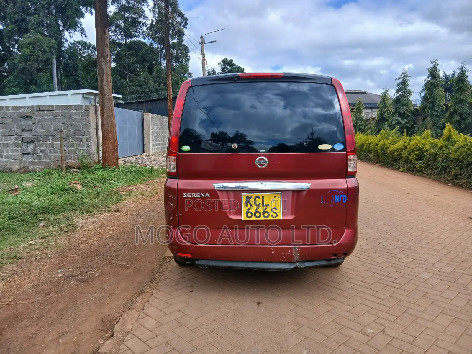 Nissan Serena 2010 Red