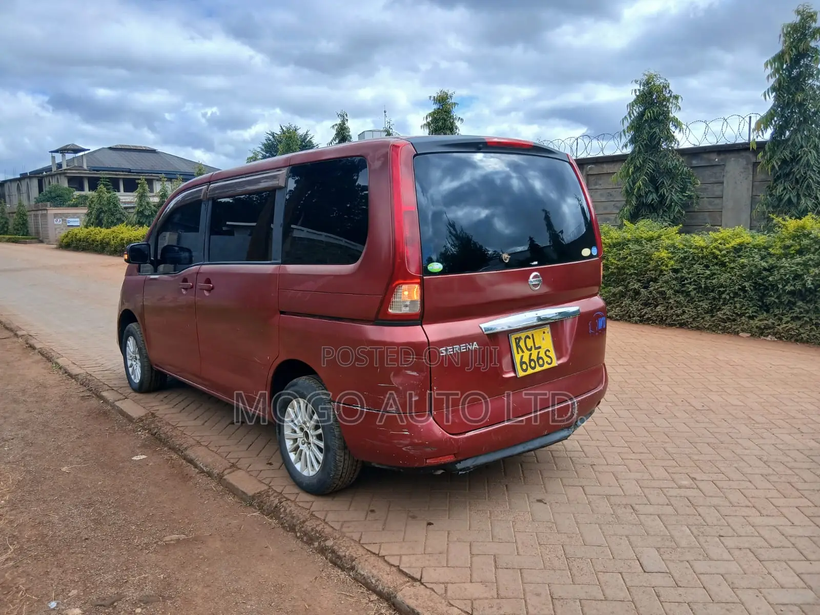 Nissan Serena 2010 Red