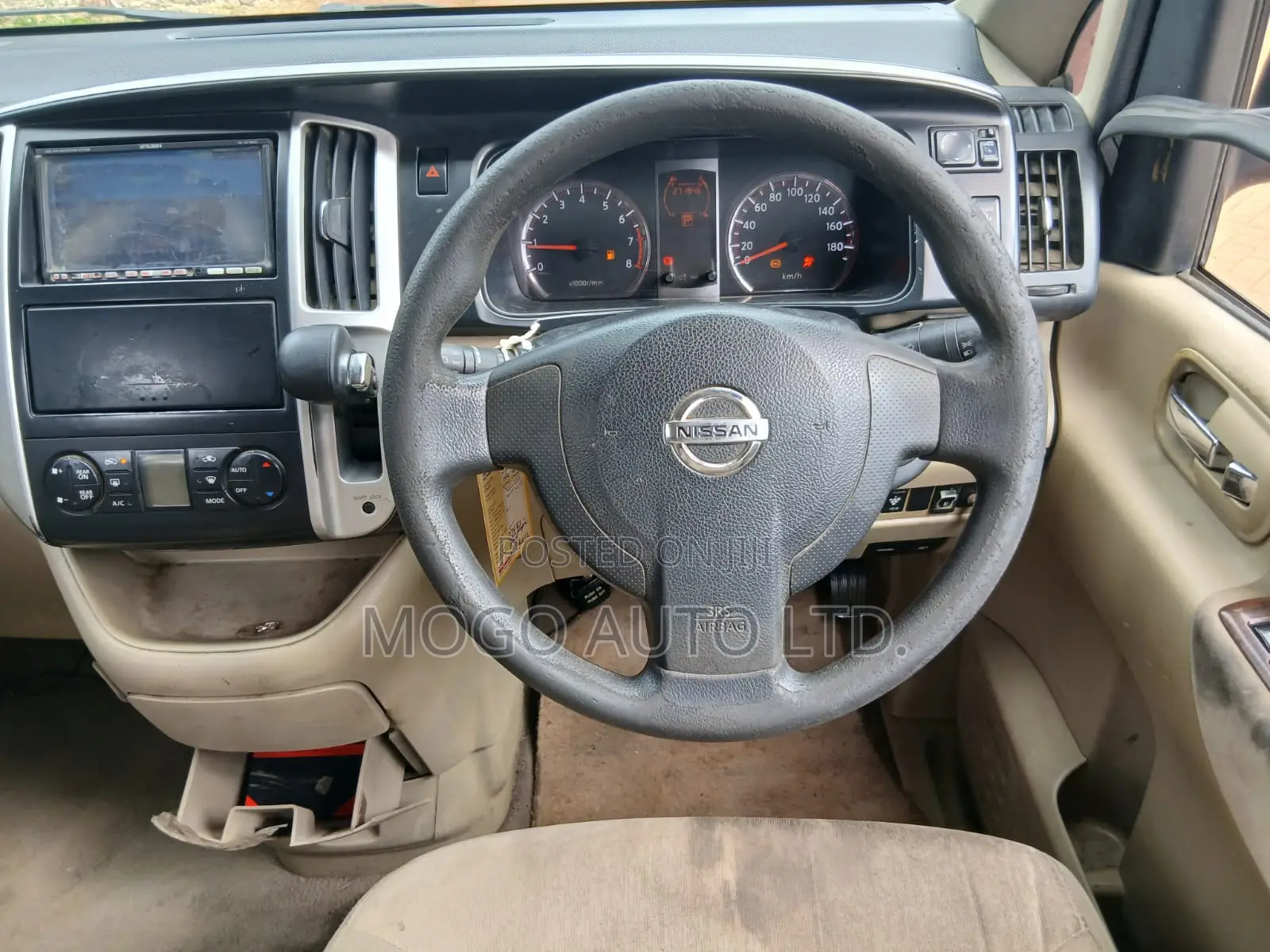 Nissan Serena 2010 Red