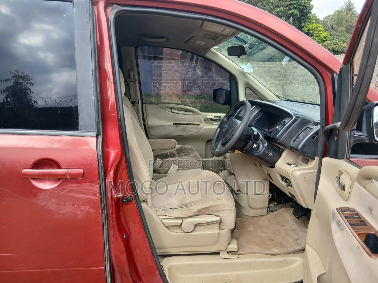 Nissan Serena 2010 Red