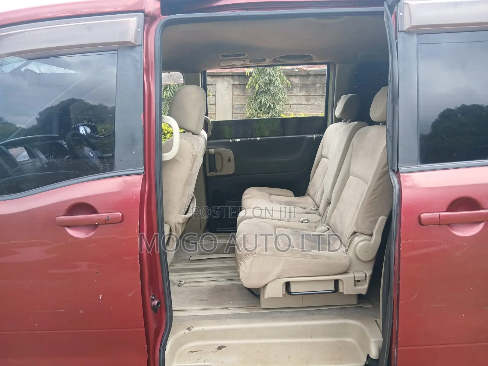 Nissan Serena 2010 Red