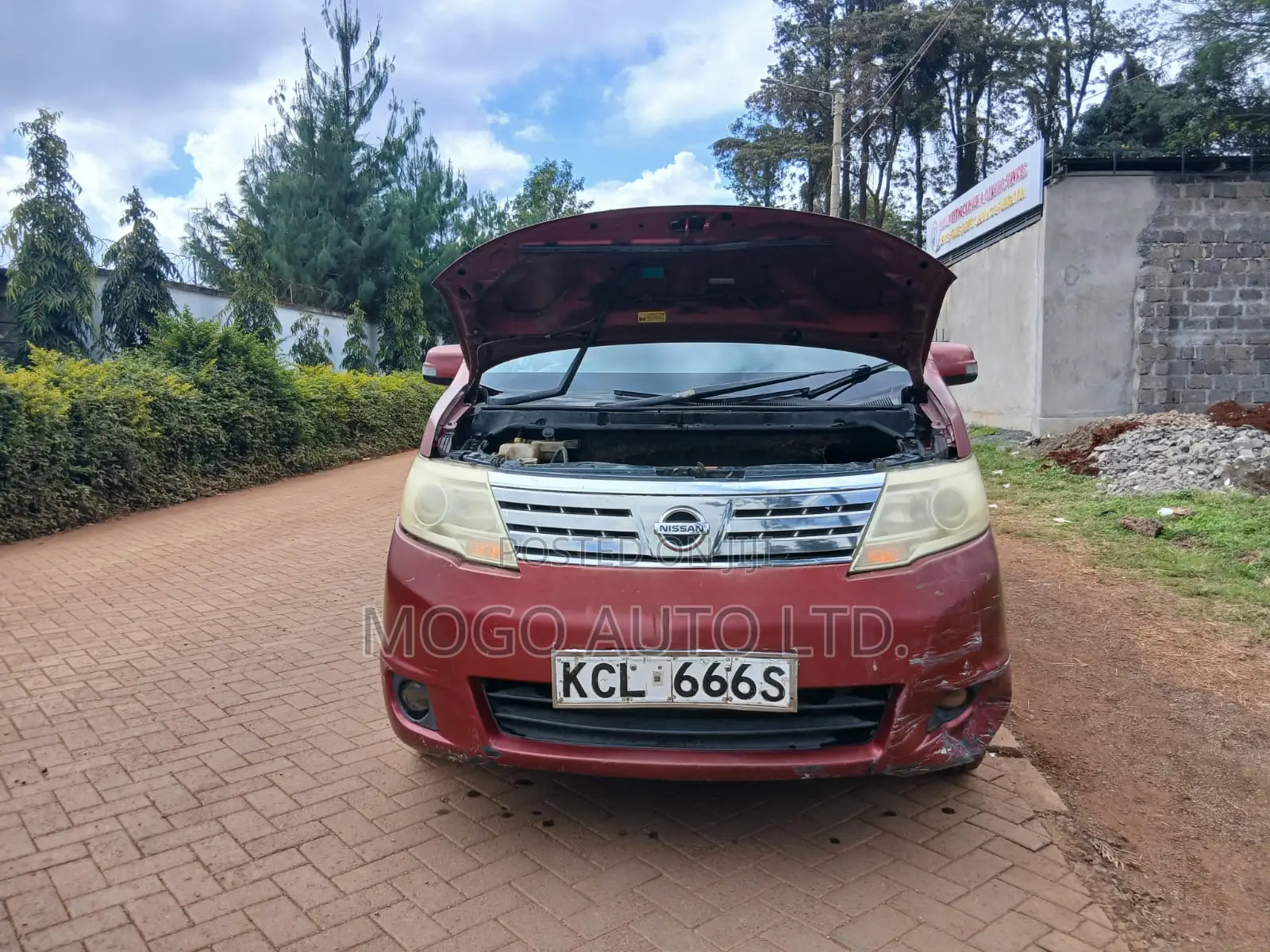 Nissan Serena 2010 Red