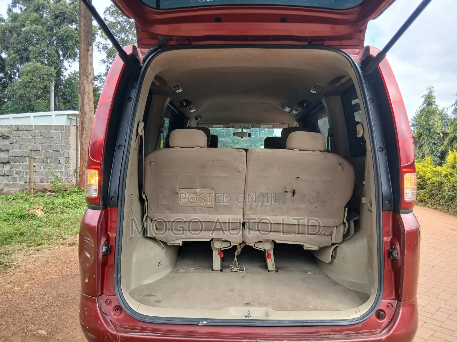 Nissan Serena 2010 Red