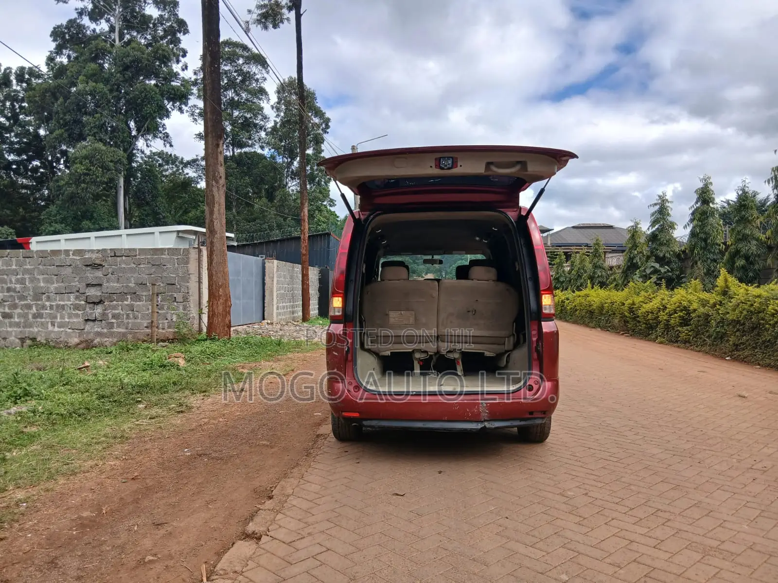 Nissan Serena 2010 Red