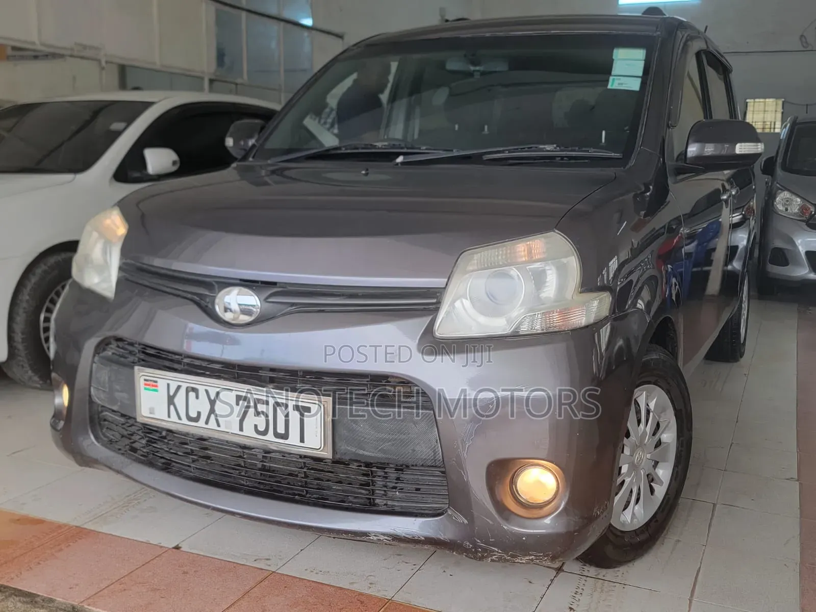 Toyota Sienta 2012 Gray
