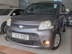 Toyota Sienta 2012 Gray