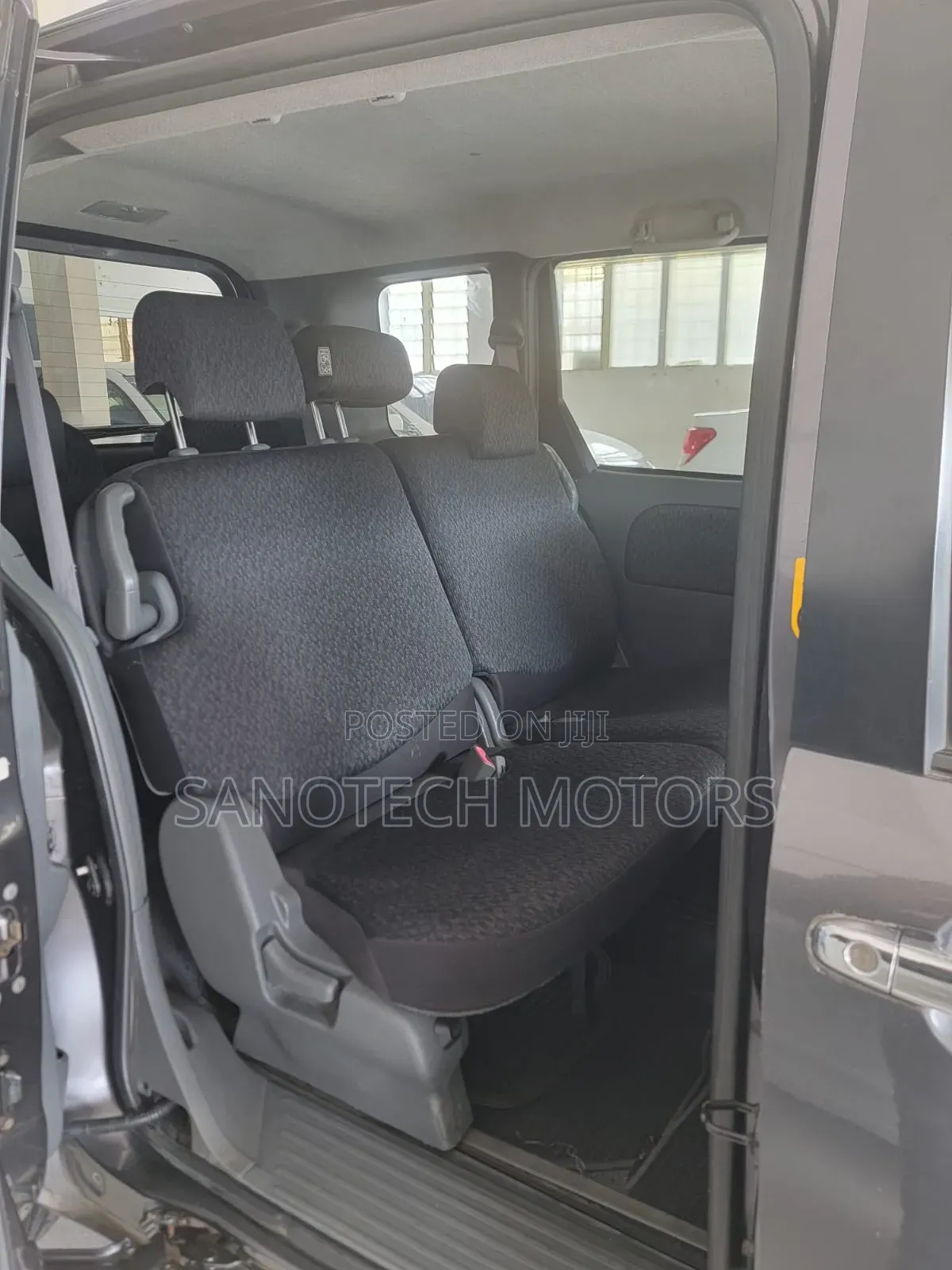 Toyota Sienta 2012 Gray