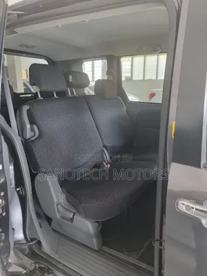 Toyota Sienta 2012 Gray