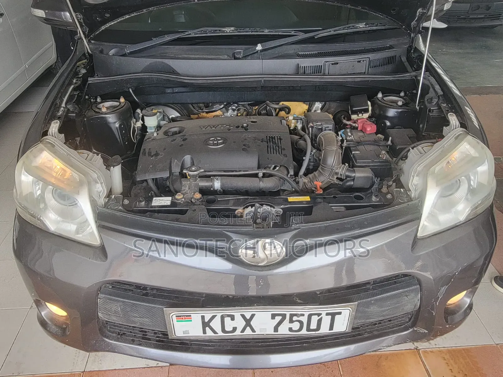 Toyota Sienta 2012 Gray