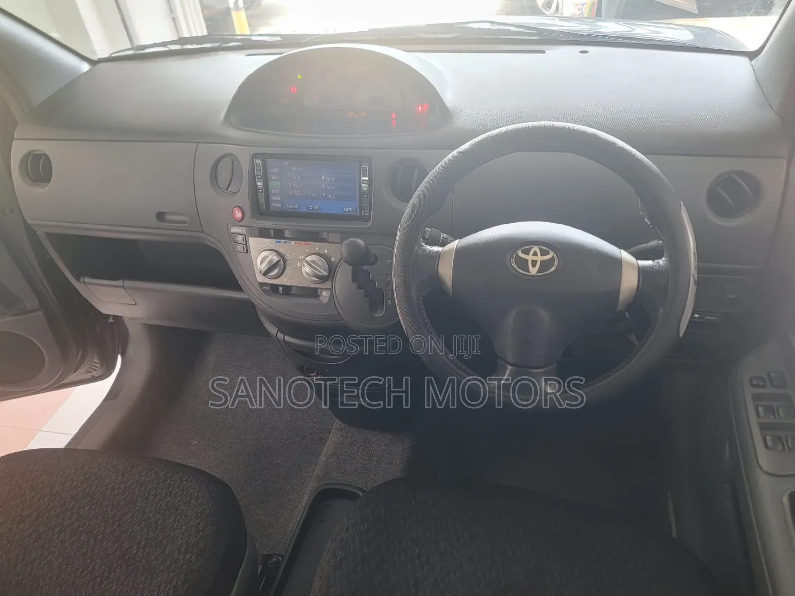 Toyota Sienta 2012 Gray