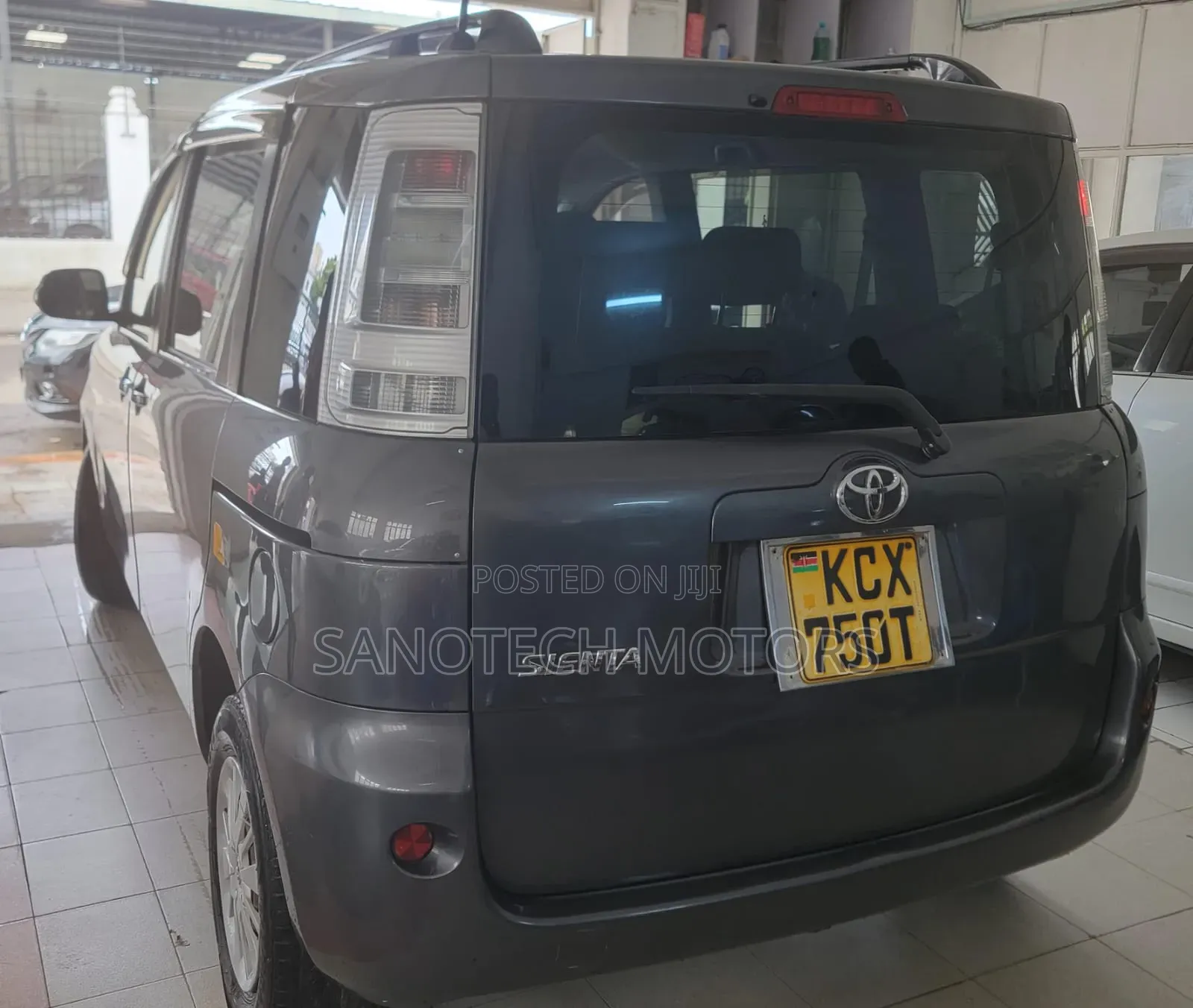 Toyota Sienta 2012 Gray