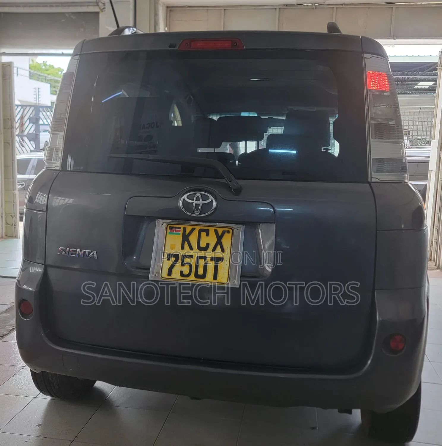 Toyota Sienta 2012 Gray
