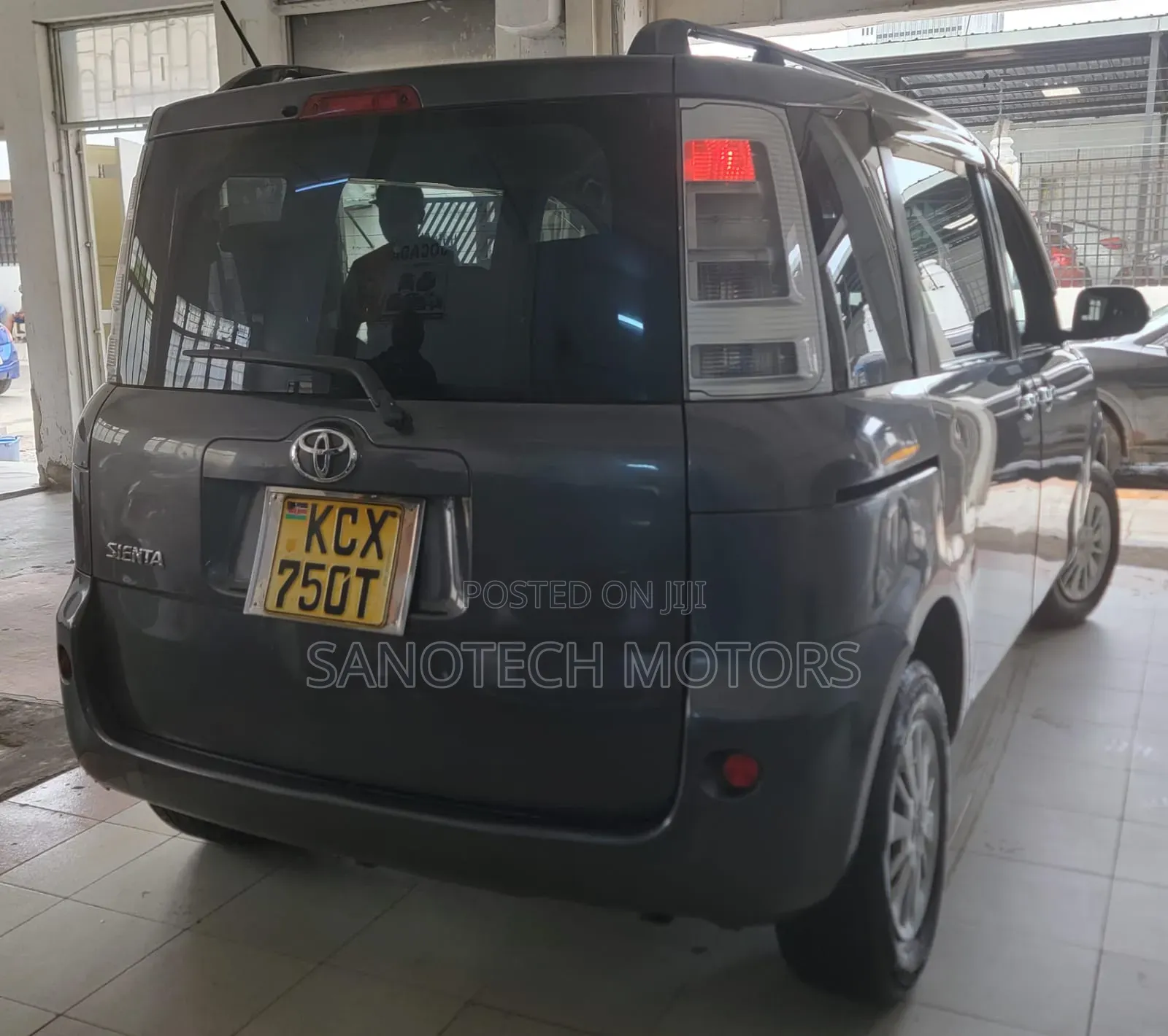 Toyota Sienta 2012 Gray