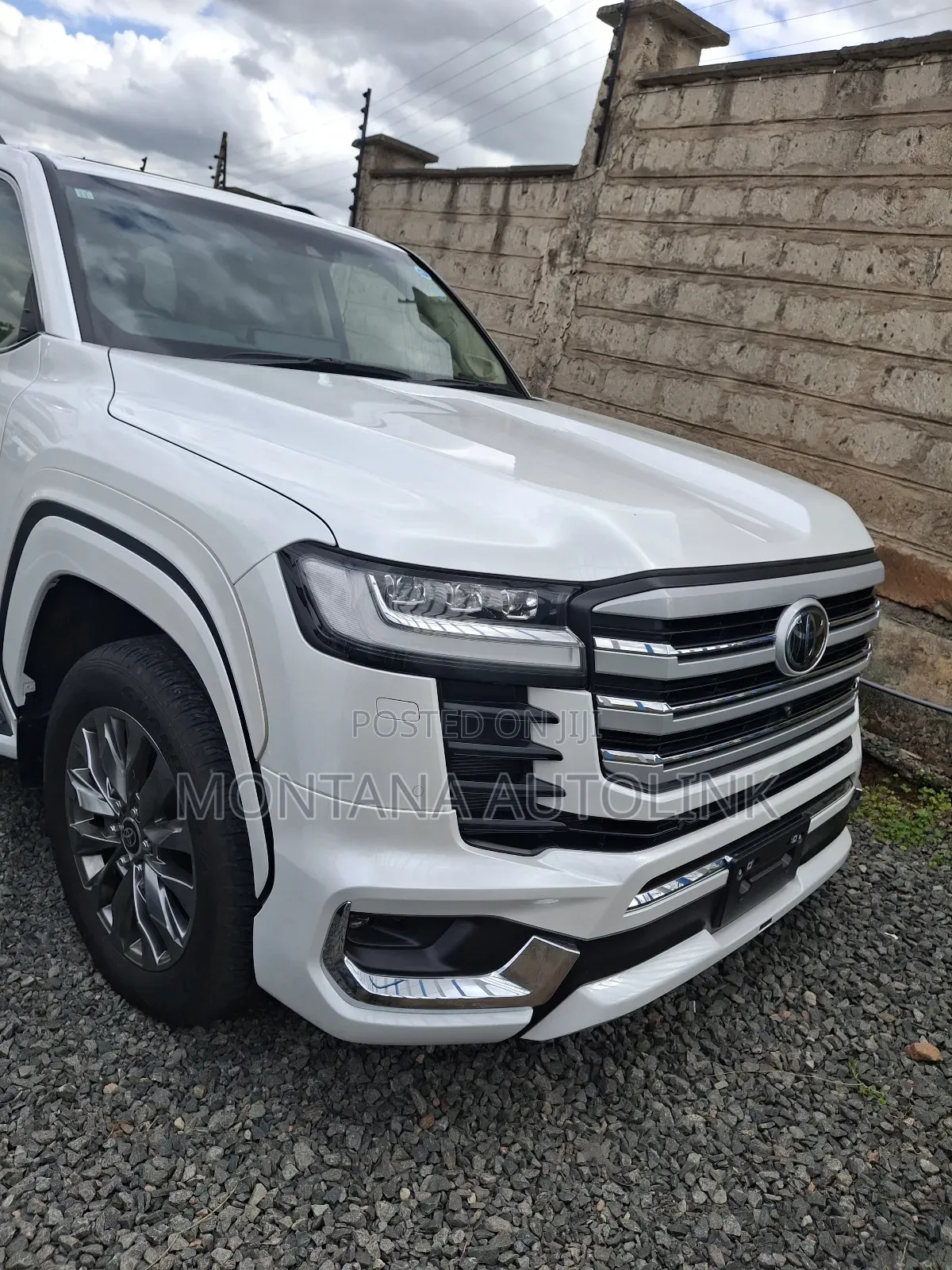Toyota Land Cruiser LC300 2023 White
