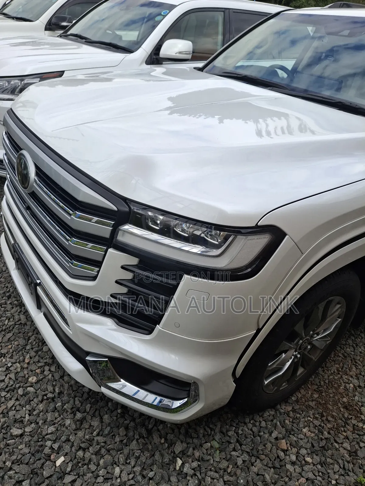Toyota Land Cruiser LC300 2023 White