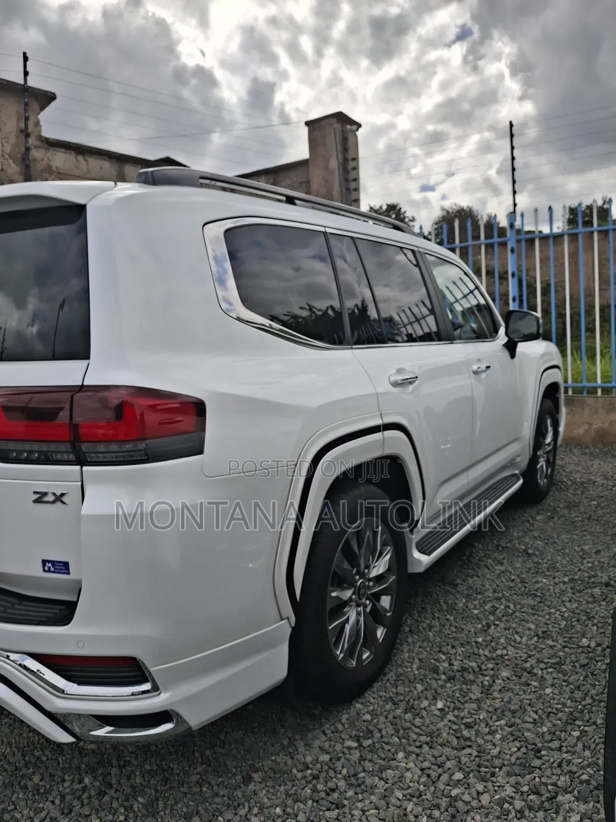 Toyota Land Cruiser LC300 2023 White