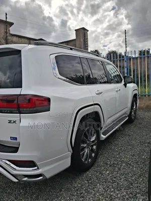 Toyota Land Cruiser LC300 2023 White