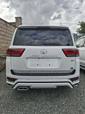 Toyota Land Cruiser LC300 2023 White