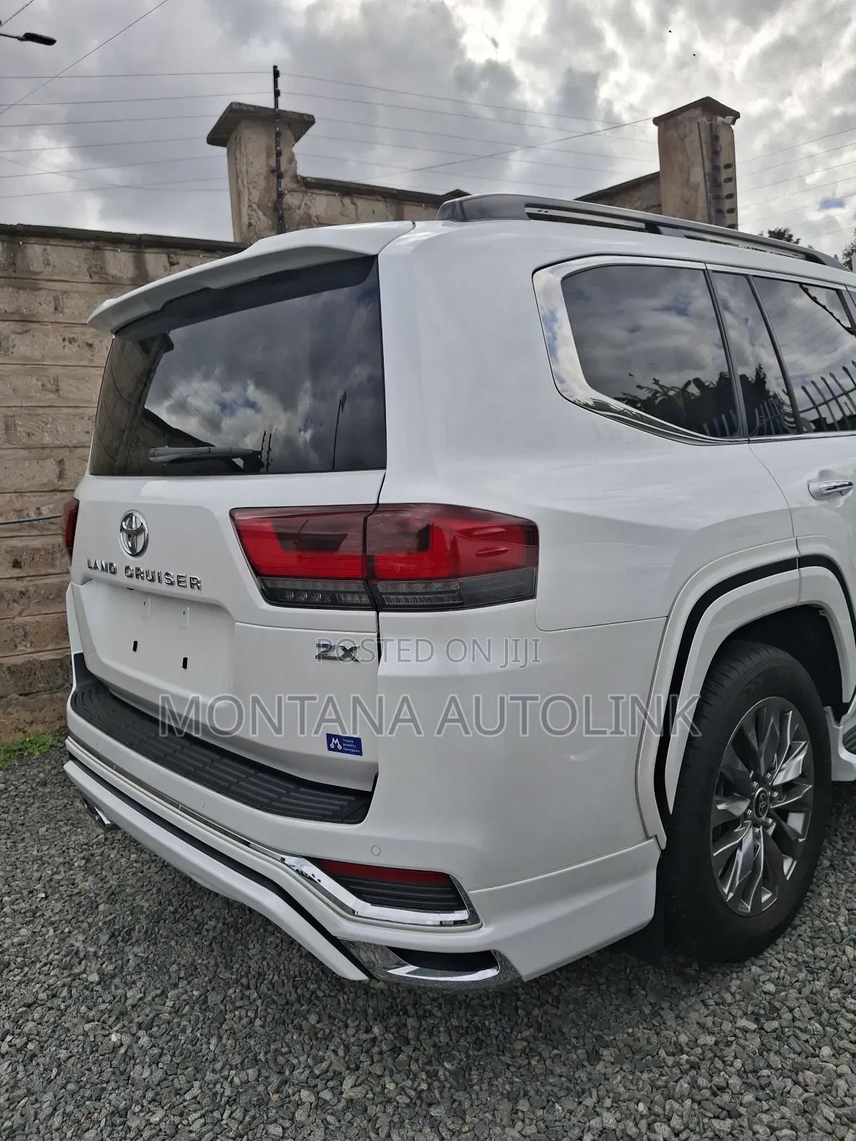Toyota Land Cruiser LC300 2023 White