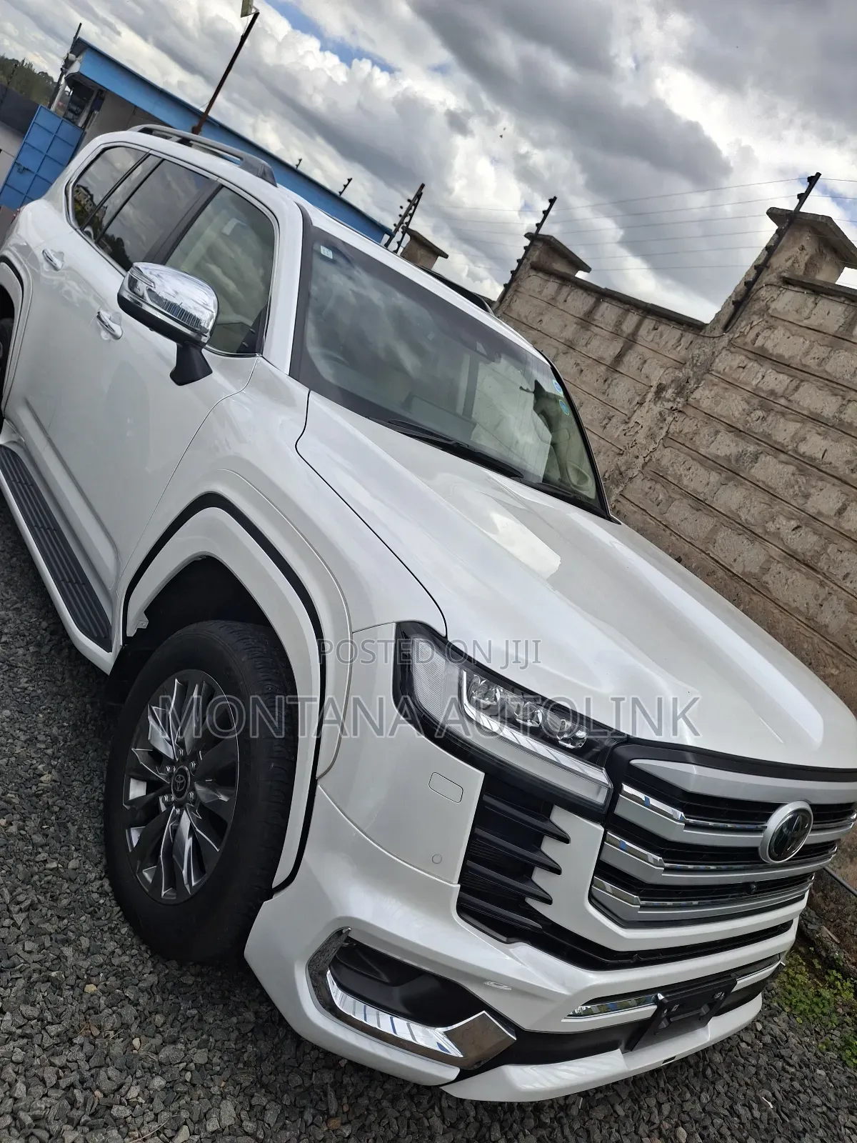 Toyota Land Cruiser LC300 2023 White