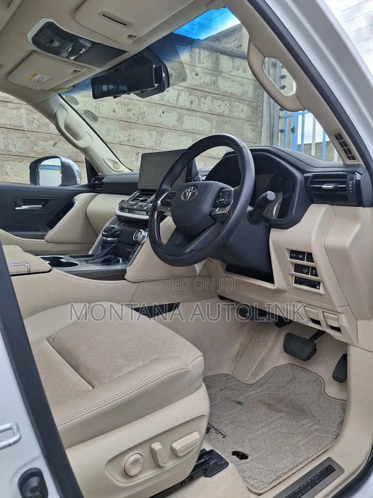 Toyota Land Cruiser LC300 2023 White