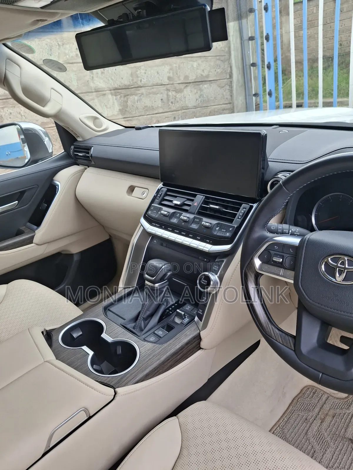 Toyota Land Cruiser LC300 2023 White
