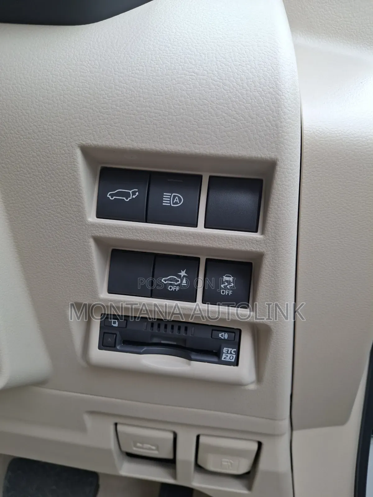 Toyota Land Cruiser LC300 2023 White
