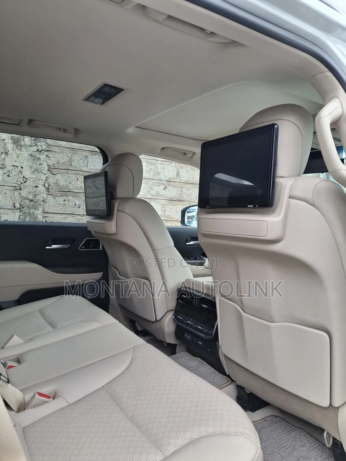 Toyota Land Cruiser LC300 2023 White