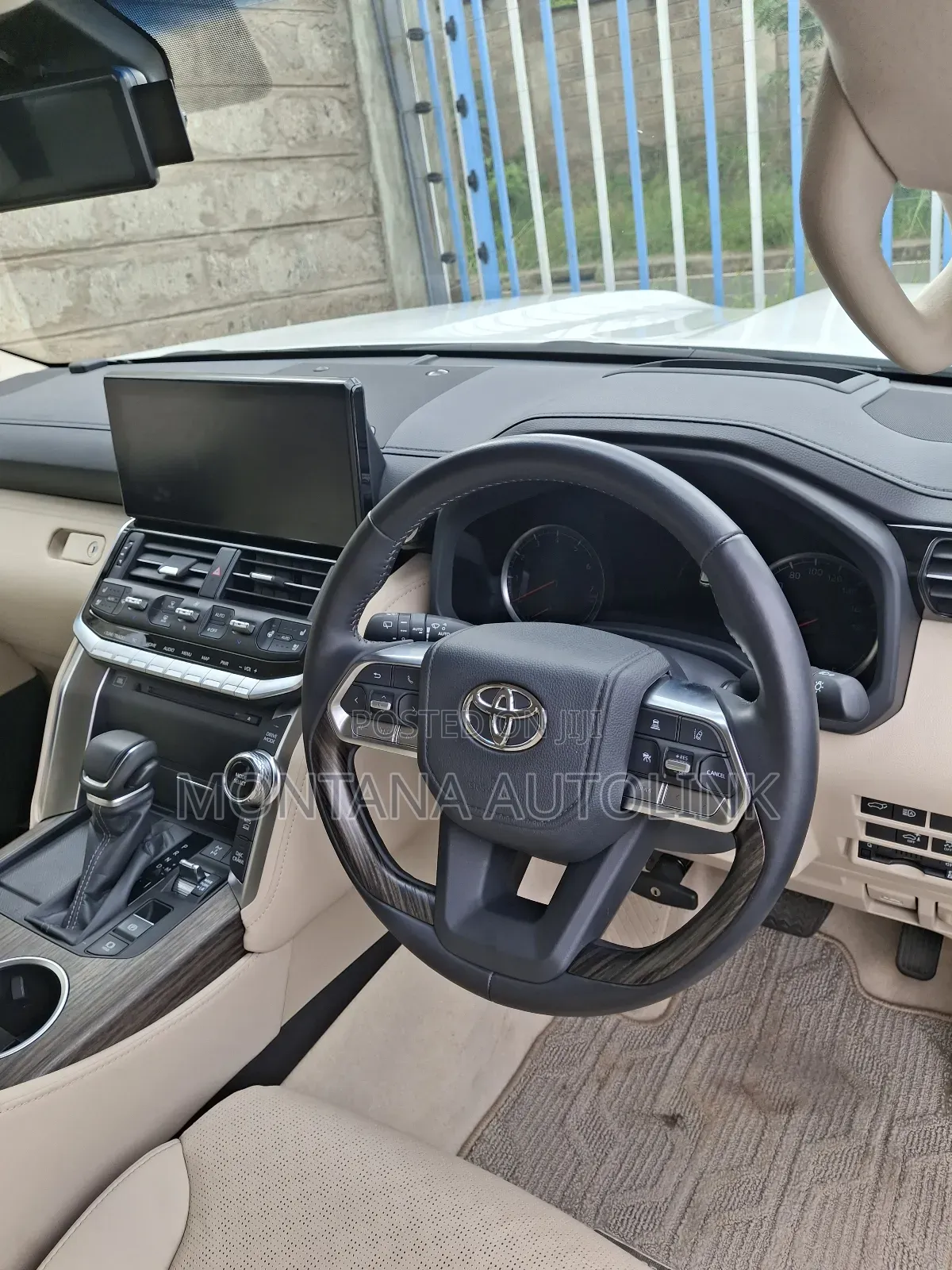 Toyota Land Cruiser LC300 2023 White