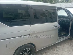 Nissan Serena 2018 Silver