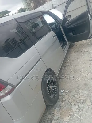 Nissan Serena 2018 Silver