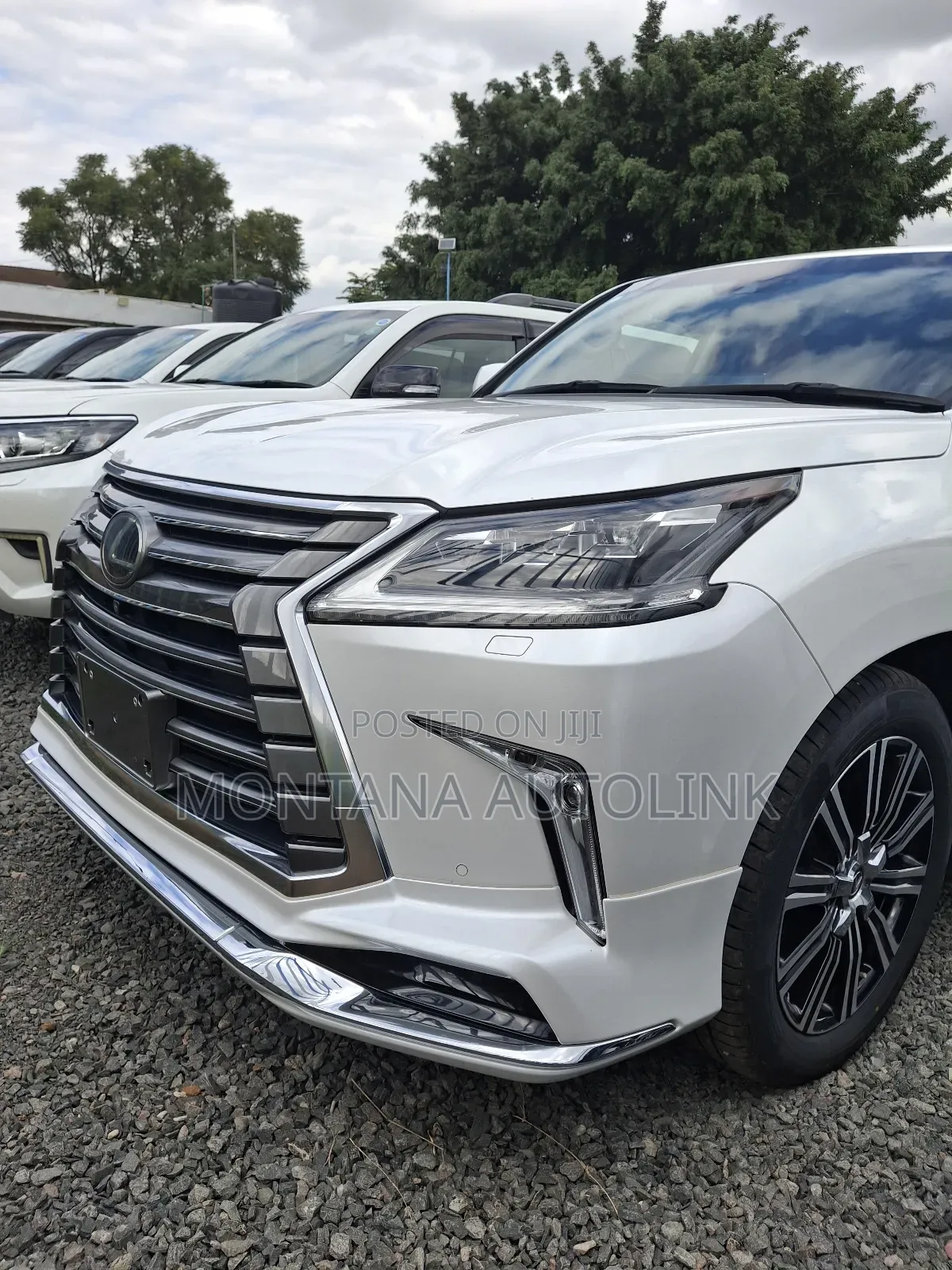 Lexus LX 570 AWD 2019 White