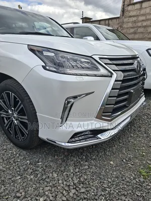 Lexus LX 570 AWD 2019 White