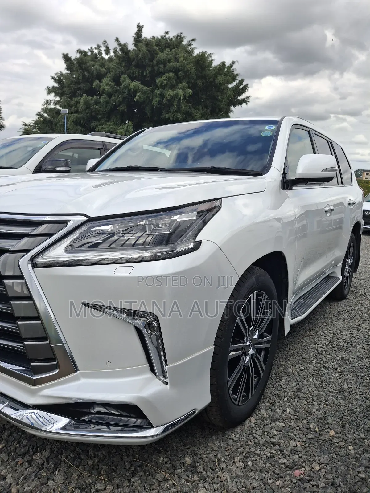 Lexus LX 570 AWD 2019 White