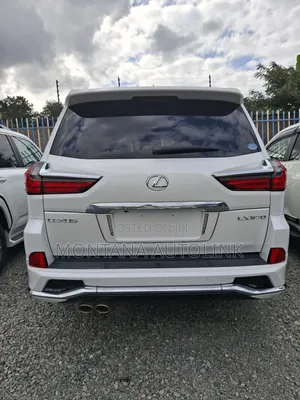 Lexus LX 570 AWD 2019 White