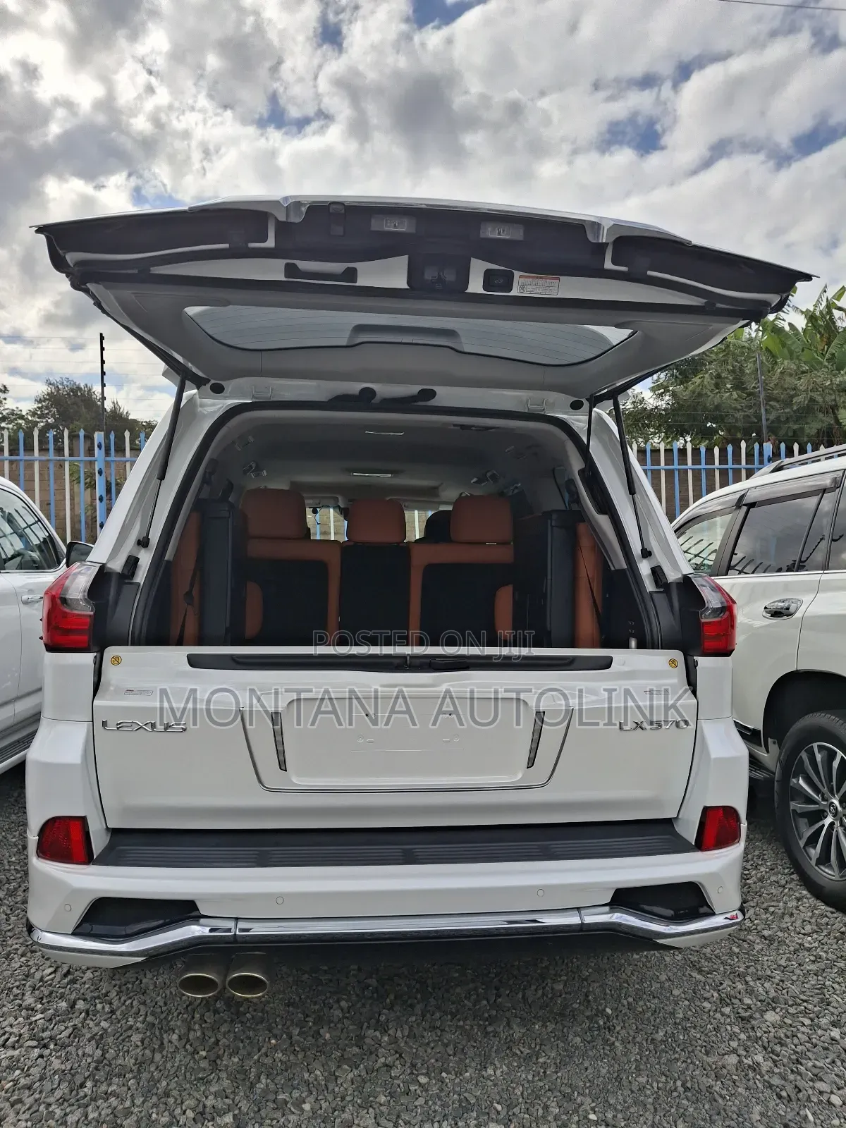 Lexus LX 570 AWD 2019 White