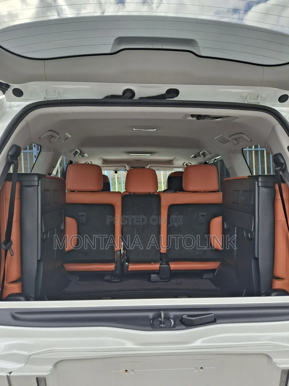 Lexus LX 570 AWD 2019 White