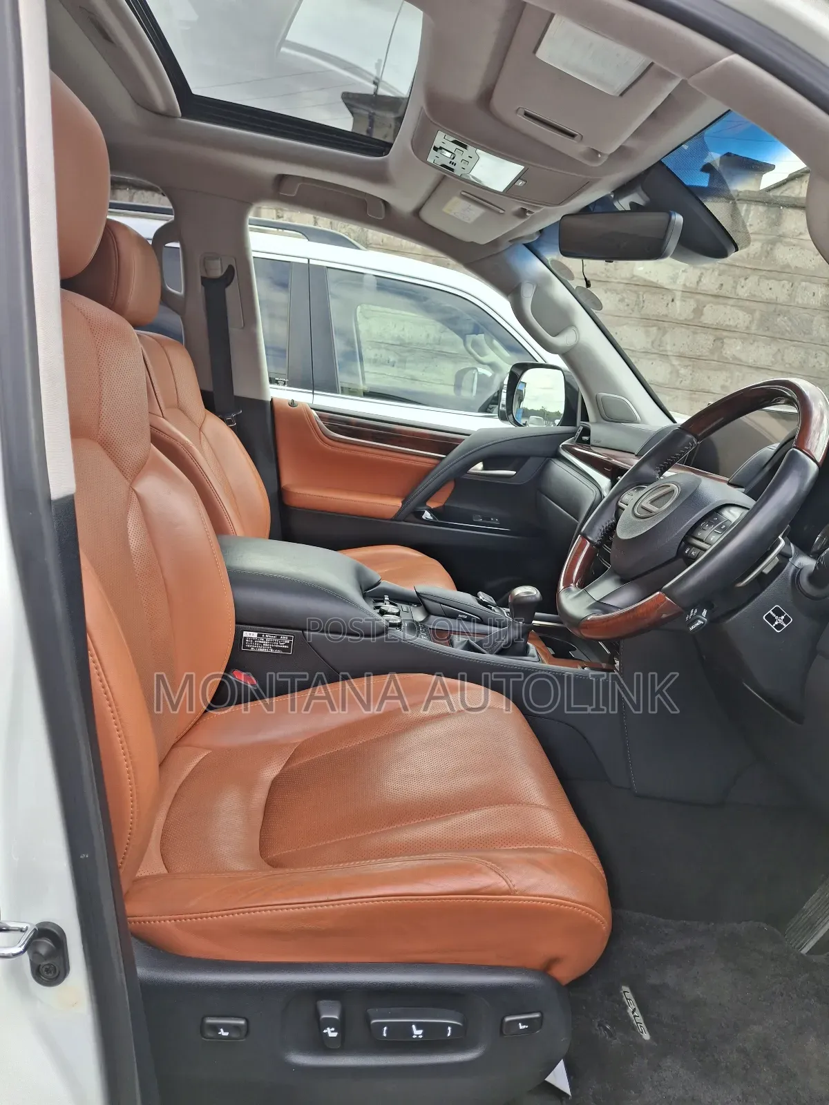 Lexus LX 570 AWD 2019 White