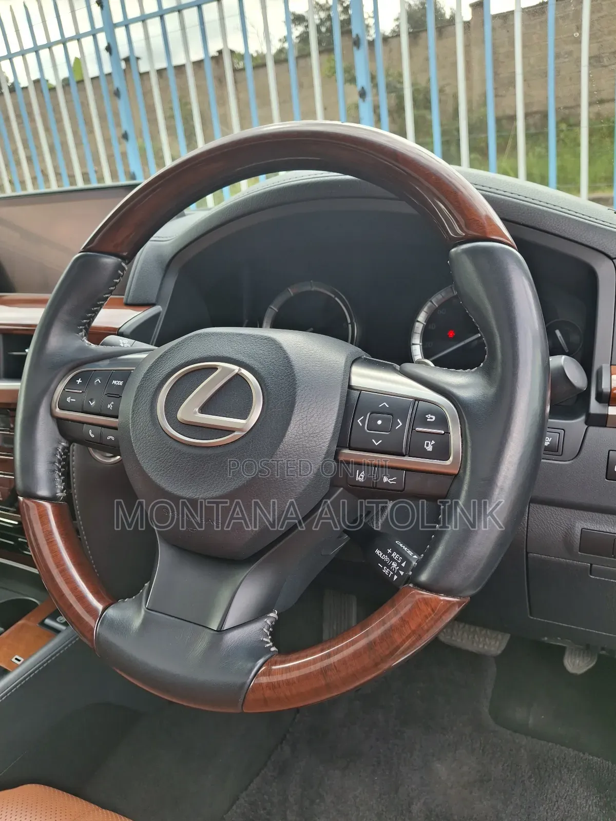 Lexus LX 570 AWD 2019 White