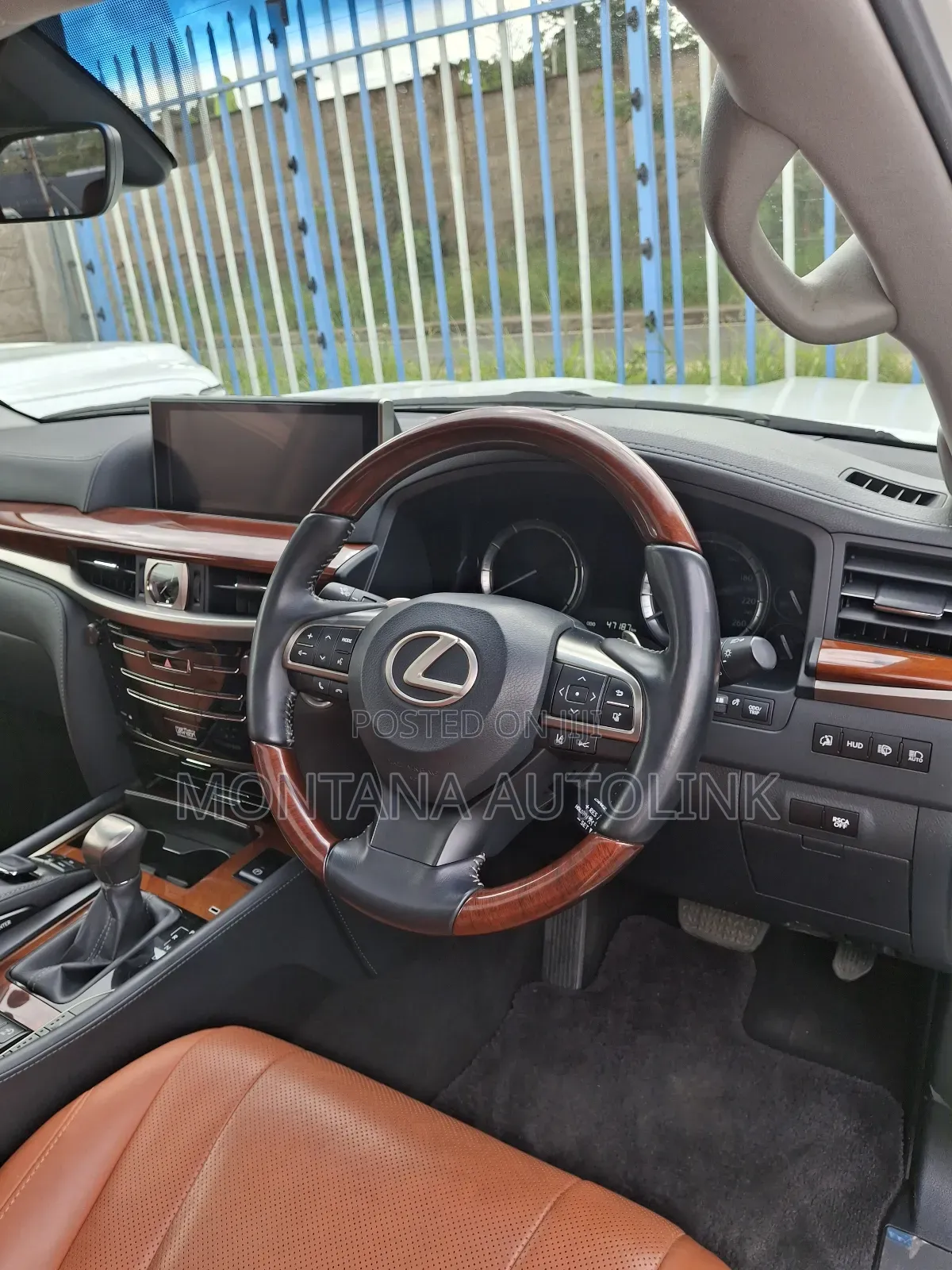 Lexus LX 570 AWD 2019 White