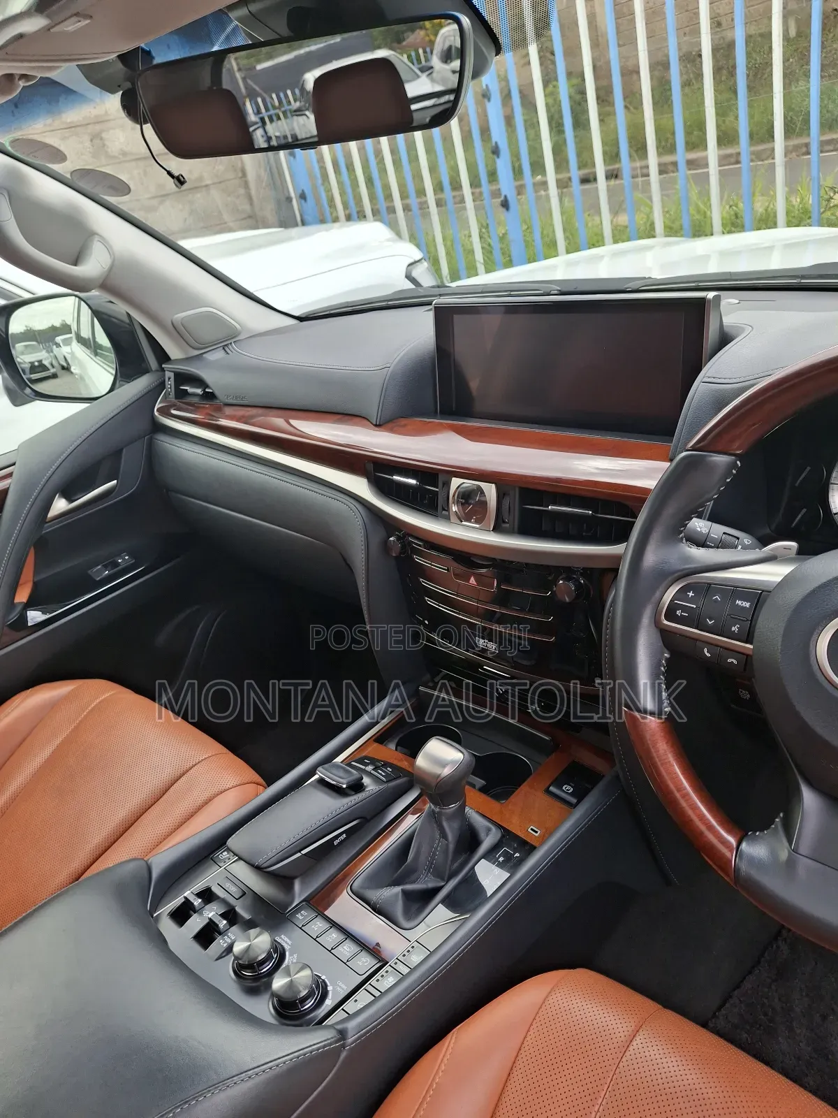 Lexus LX 570 AWD 2019 White