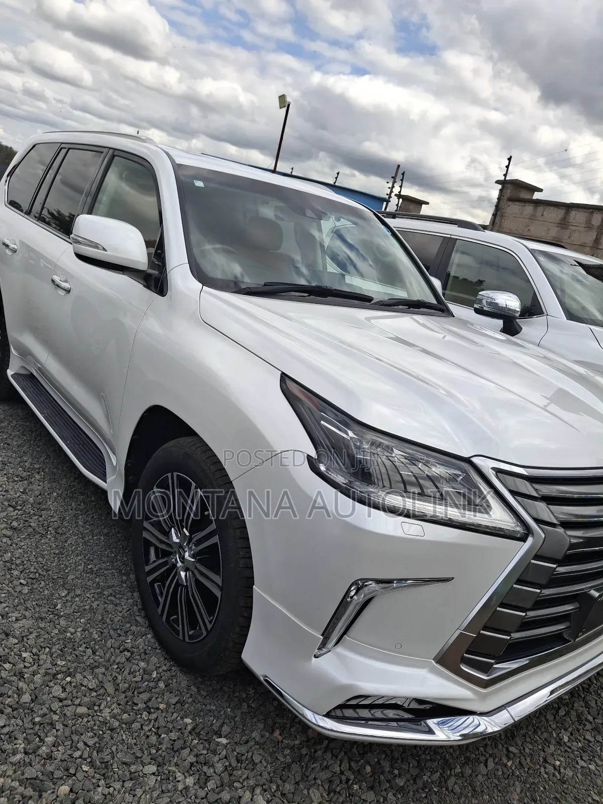 Lexus LX 570 AWD 2019 White