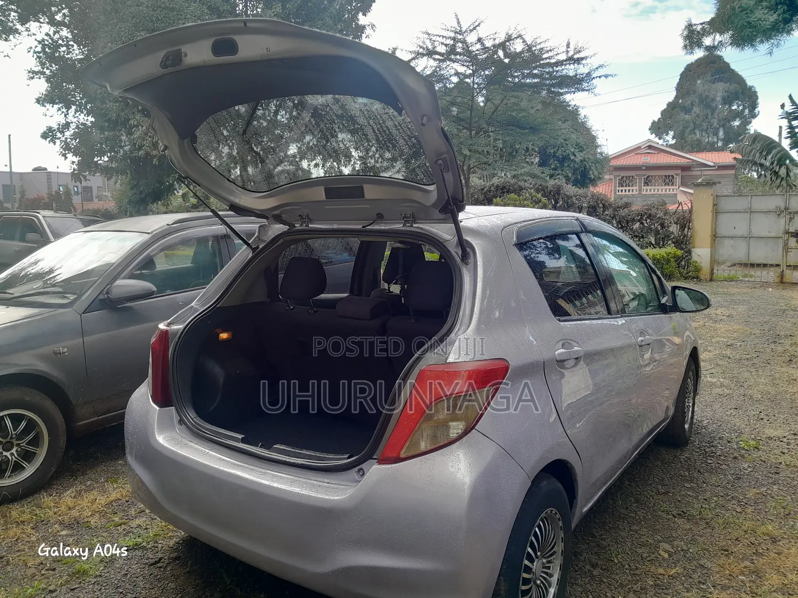 Toyota Vitz 1.3 AWD 5dr 2013 Purple