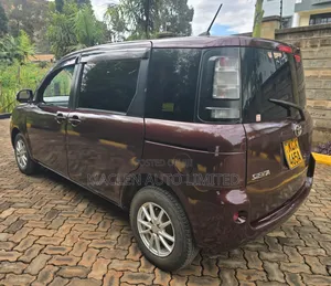 Toyota Sienta 2012 Maroon