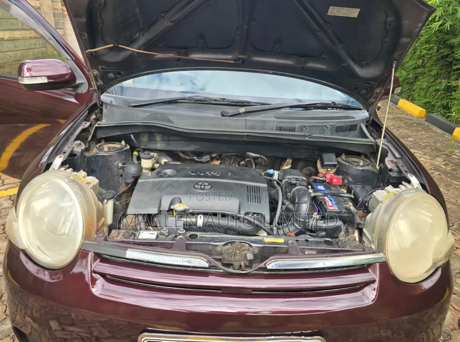 Toyota Sienta 2012 Maroon