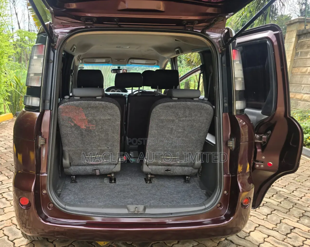 Toyota Sienta 2012 Maroon