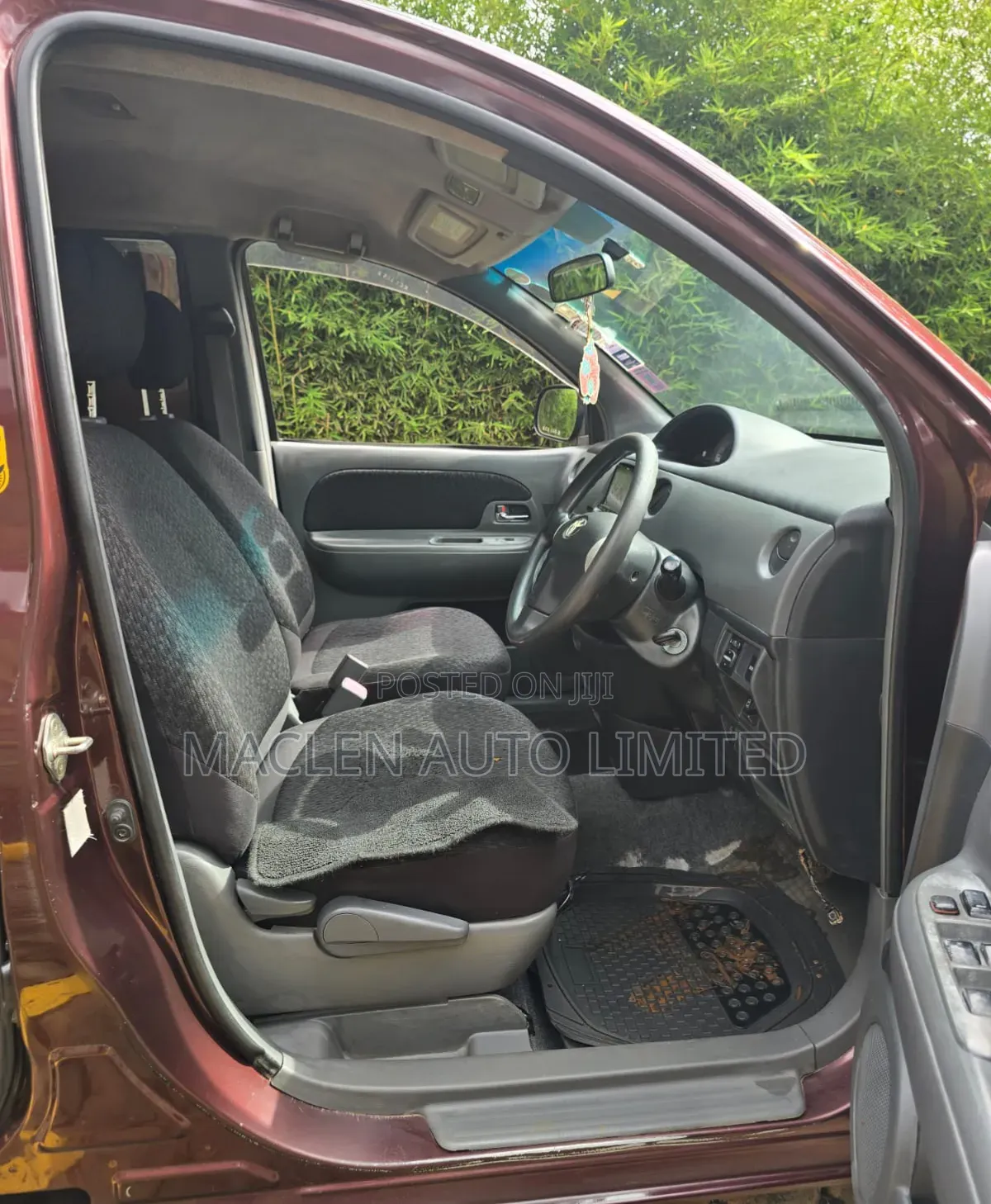 Toyota Sienta 2012 Maroon