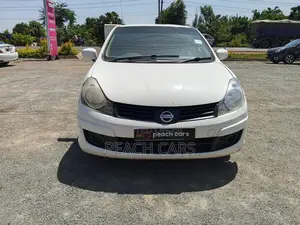Nissan Advan 2015 White