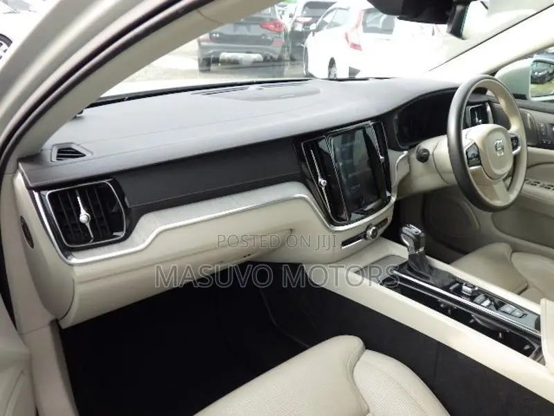 Volvo V60 2019 Beige